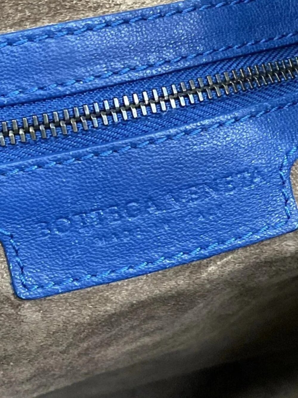 BOTTEGA VENETA Intrecciato Blue Leather B********* Handbag - Picture 14 of 15